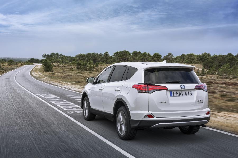 Toyota RAV4 Hybrid 2015 года  (WW) (фото 26 из 38)